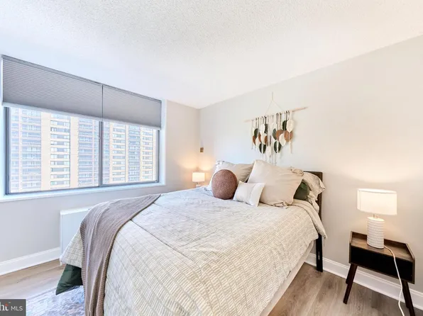 3705 S George Mason Dr APT 1718S, Falls Church, VA 22041