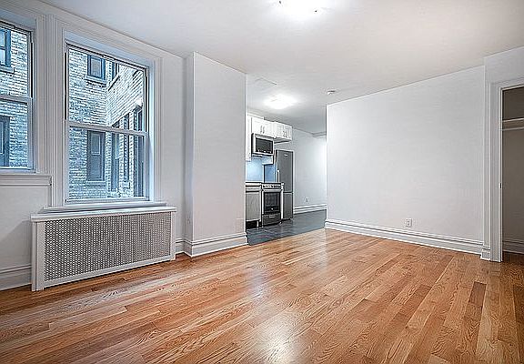 3rd image of 124 W 79th St #10E