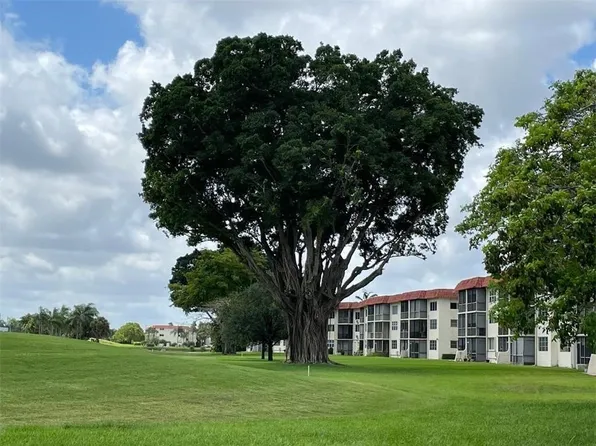 9200 N Hollybrook Lake Drive #307, Pembroke Pines, FL 33025