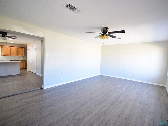 2nd image of 307 W 15th St