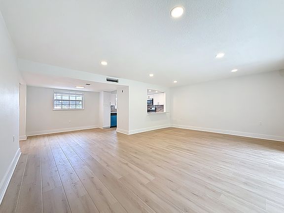5th image of 200 Country Club Dr APT 1301