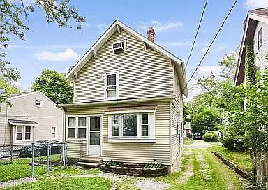 2nd image of 1343 Grant St