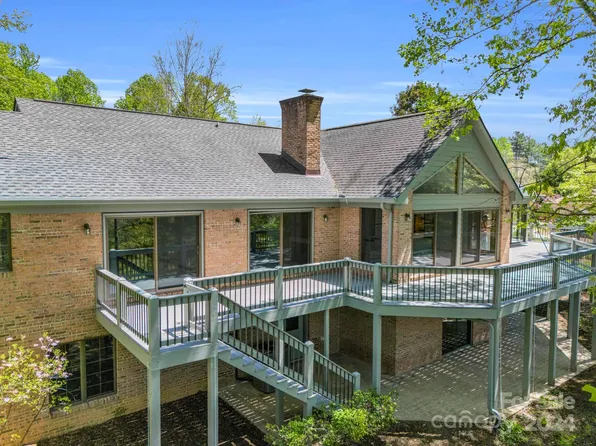 1470 Mountain Meadow Dr, Hendersonville, NC 28739