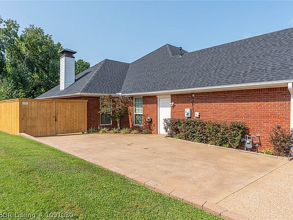 3rd image of 2508 Fianna Way
