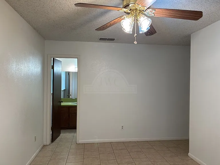 2408 Carnation Dr — Photo 17