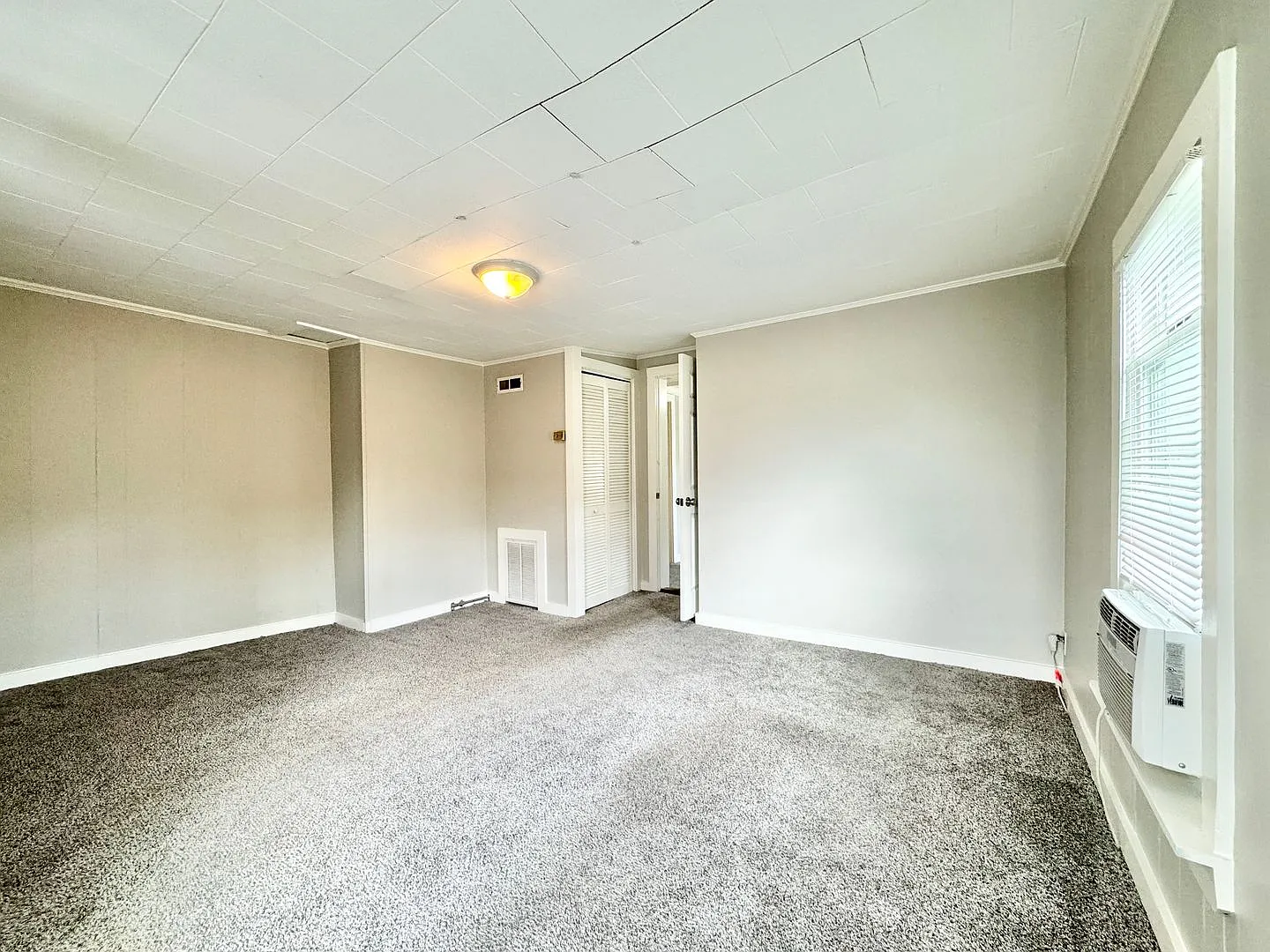 Adorable 1 Bedroom Near Downtown Greensboro — Photo 3