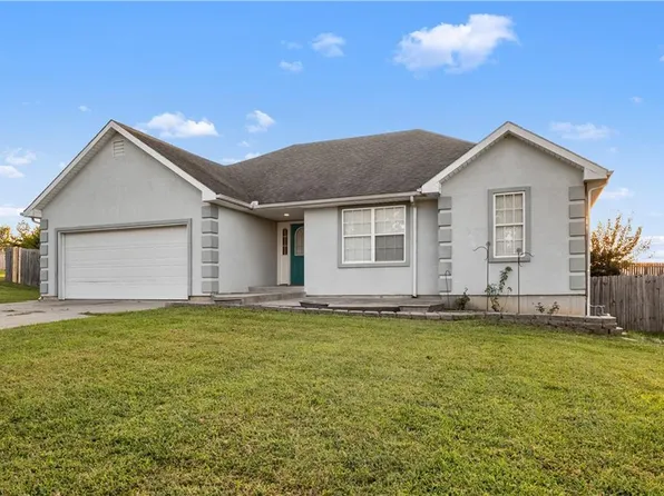 600 High Prairie Pl, Tonganoxie, KS 66086
