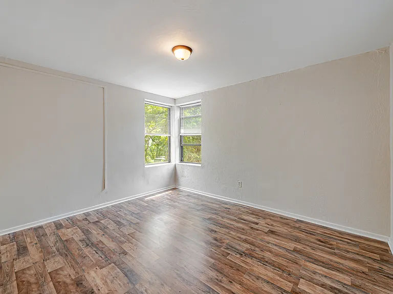 Palm Garden Apartments — Photo 18