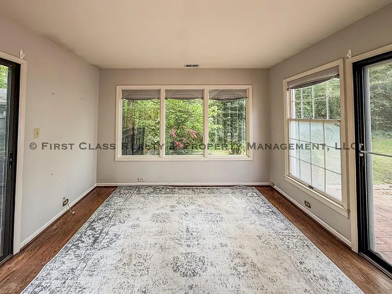 500 Ashworth Rd — Photo 50