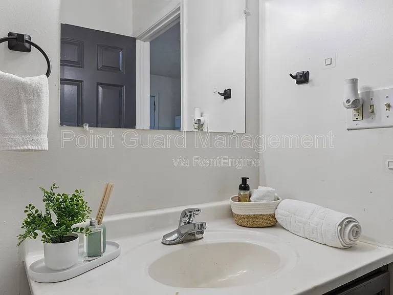 321 W South Ave — Photo 43