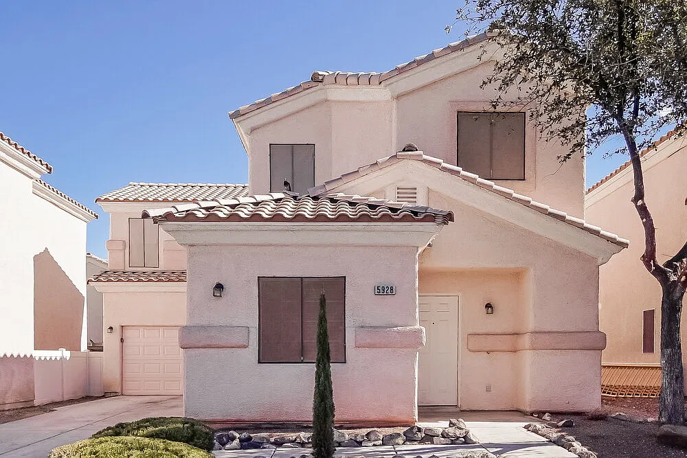 3 bed, 2.5 bath, 1752 sqft, $2,250 — Photo 1