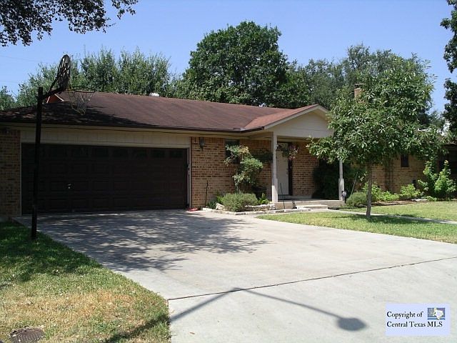 2nd image of 205 W Tanglewood Dr