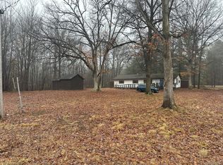 991 W Maplecrest Dr, Sanford, MI 48657