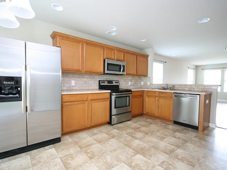 225 Bermuda Lakes Dr — Photo 6