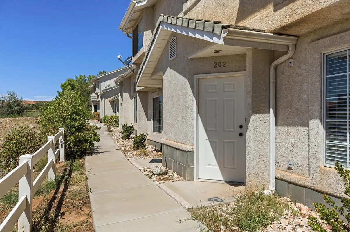 3 bed, 1210 sqft, $1,785 — Photo 1