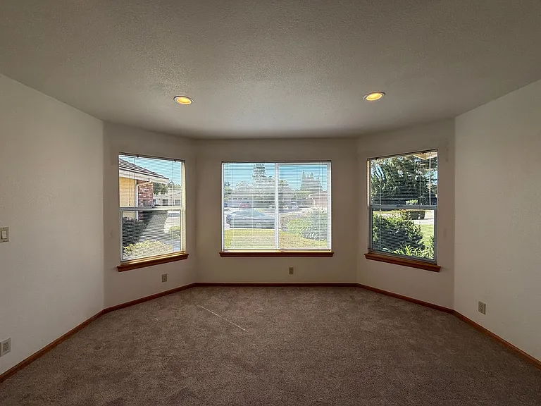 1470 Mercer Ct — Photo 7