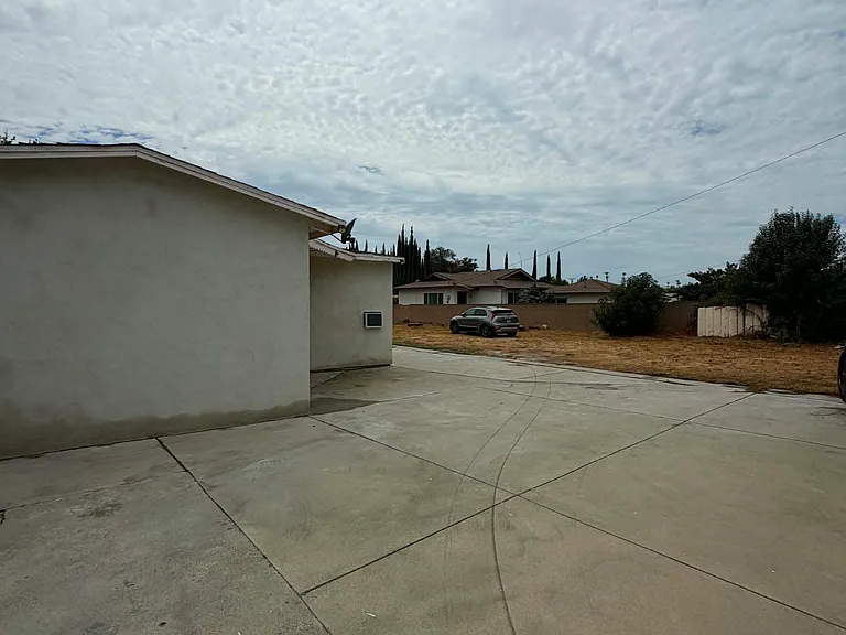 11720 Ferris Rd — Photo 4