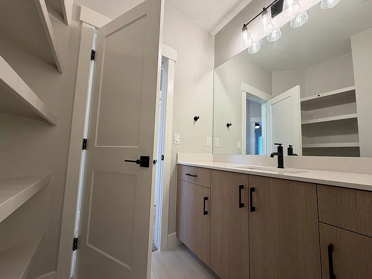 597 E Hemsworth Ln — Photo 32