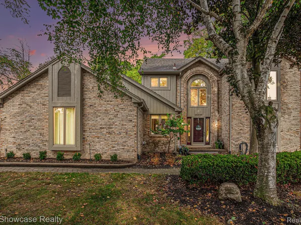 36896 Chesapeake Rd, Farmington Hills, MI 48335