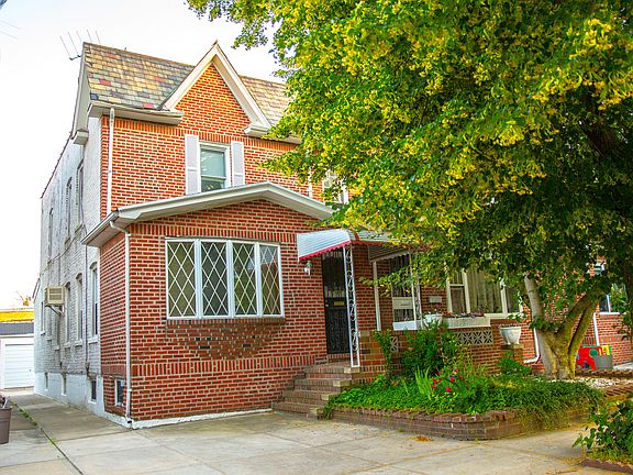 House front with carport