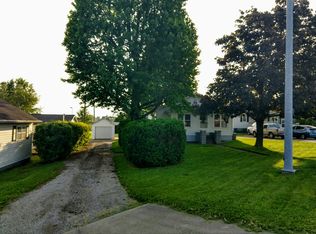 707 W Market St, Mc Leansboro, IL 62859