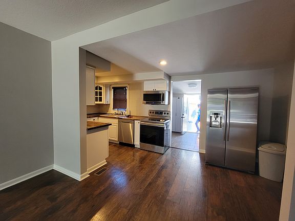 2nd image of 606 Chestnut St