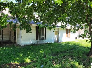 1518 N College St, Gonzales, TX 78629