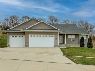 730 N 7th St, Central City, IA 52214