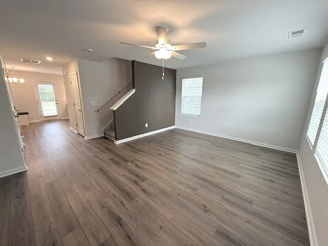 807 Coburg Ln — Photo 6