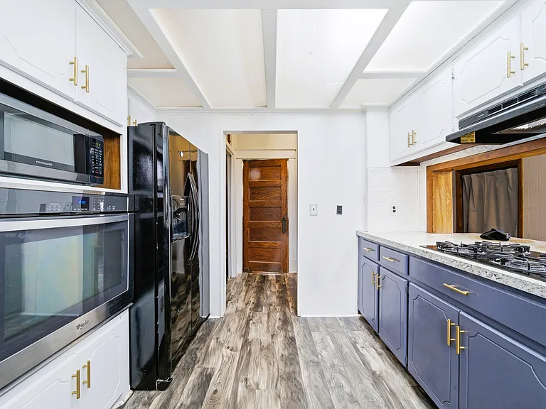 411 N Oak Ave — Photo 15