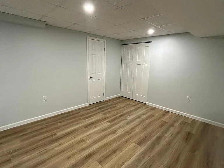 506 Crescent Boulevard Ext — Photo 50