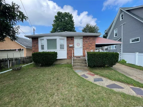 11 Olive Place, Lynbrook, NY 11563