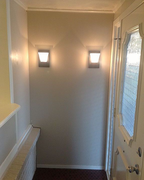 front entry fr 1st lvg area