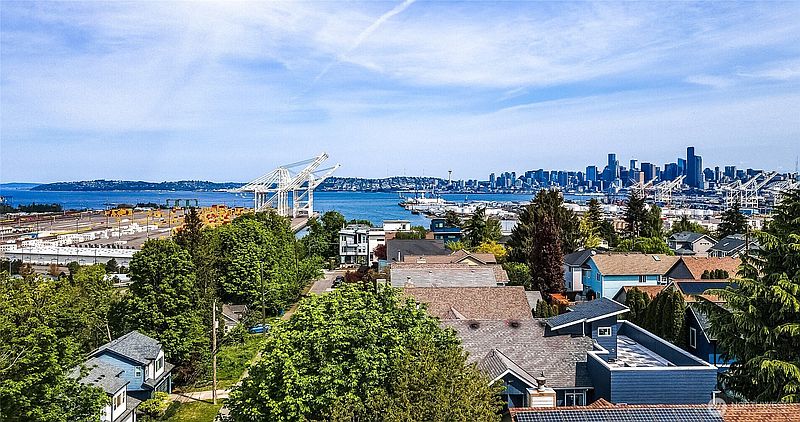 3rd image of 3855 21st Avenue SW