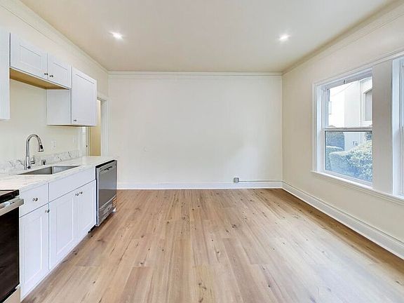 4th image of 1534 Arch St #3