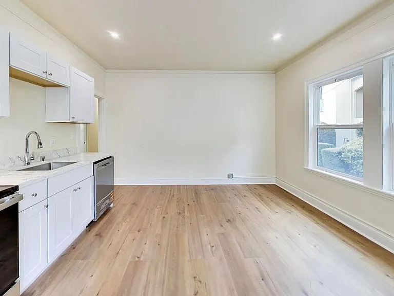 1534 Arch St #3 — Photo 4
