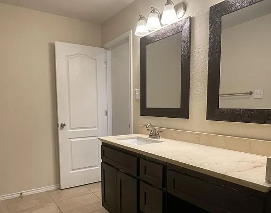4th image of 4011 Aidin St
