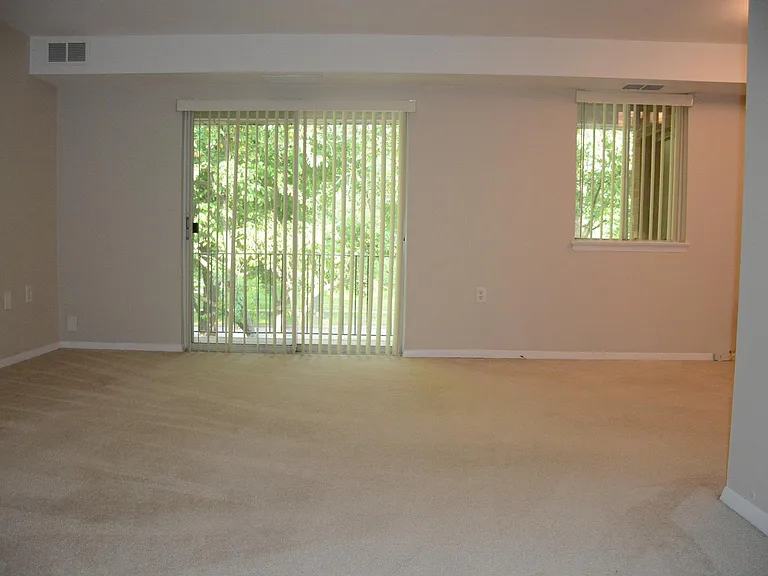 217 Victor Pkwy #F — Photo 7