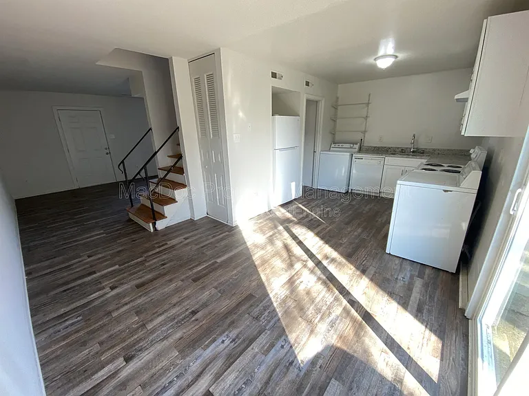 400 Rann Ct — Photo 7