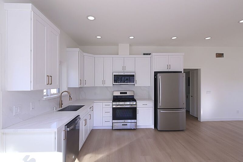 1st image of 621 W Glenoaks Blvd Unit A