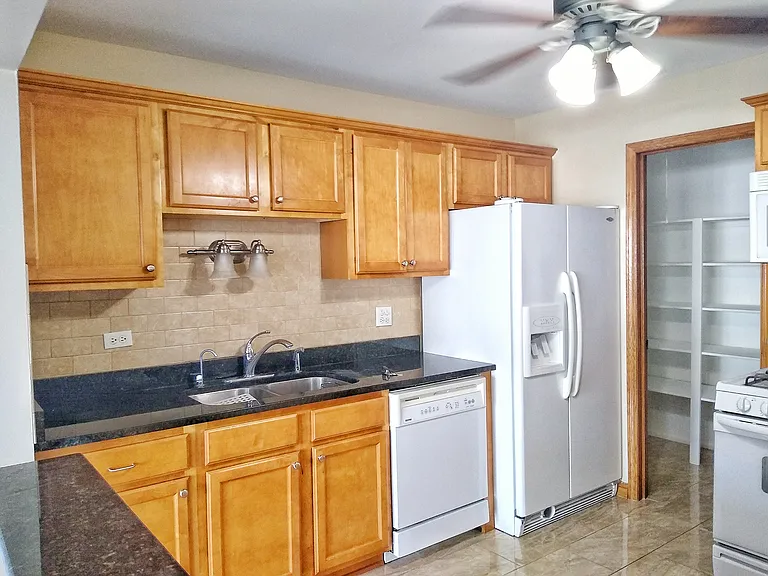 220 Oak Knoll Ct #B2 — Photo 4
