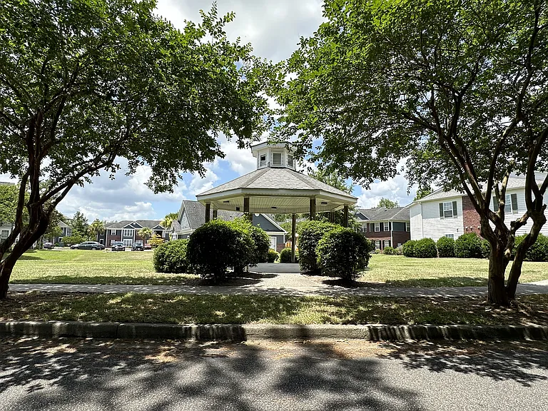 Willow Trace — Photo 8