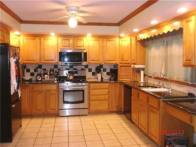 Tile floor,recessed lighting
