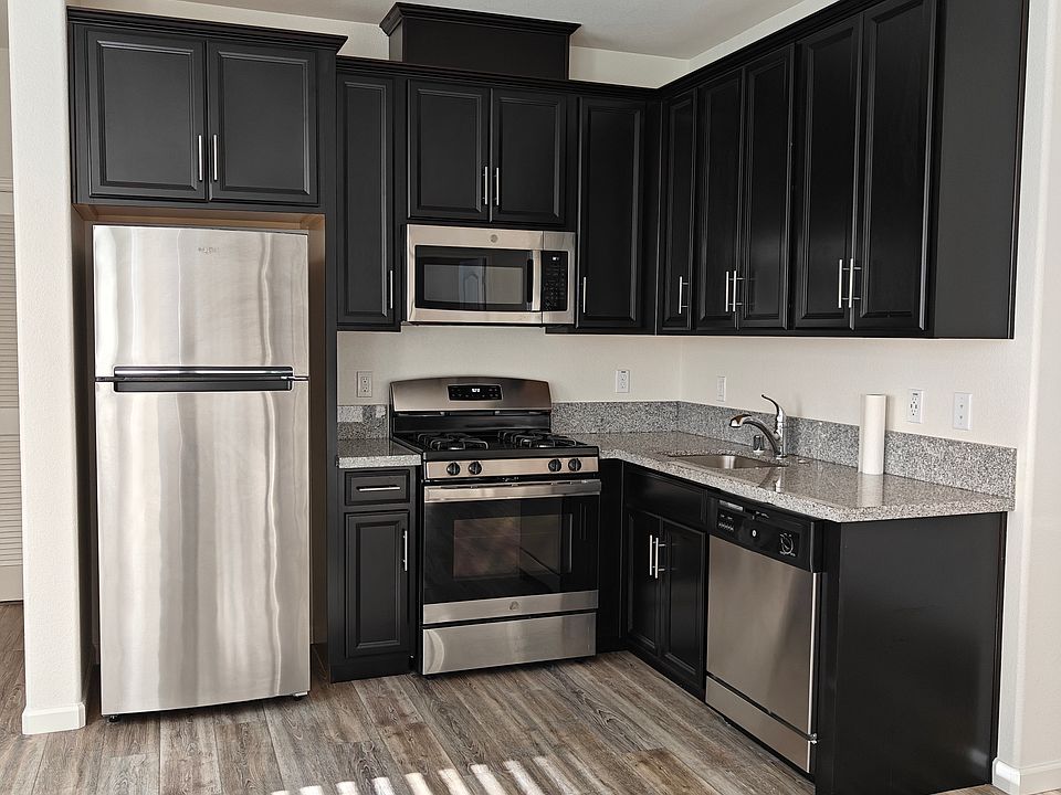 Full Kitchen with all amenities like Refrigerator , oven ,dishwasher and microwave oven