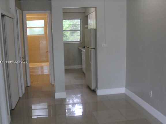 3rd image of 1685 Jefferson Ave APT 19