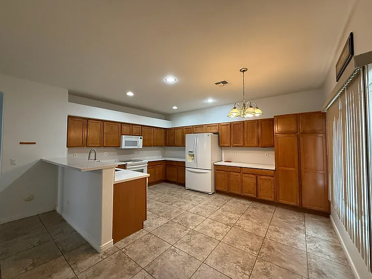10246 W Luxton Ln — Photo 9