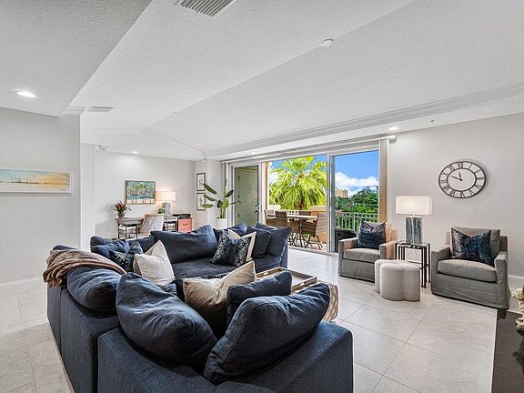 4th image of 122 SE 6th Ave APT 6