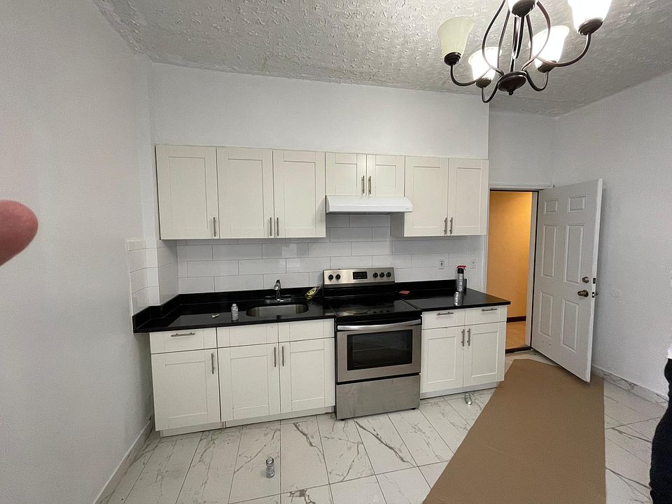 1st image of 388 Bay St #1