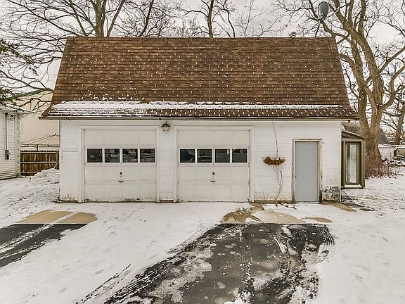 2.5 Car Garage With 2nd Story Loft