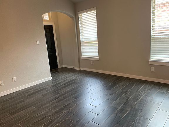 5th image of 542 Creekside Frst